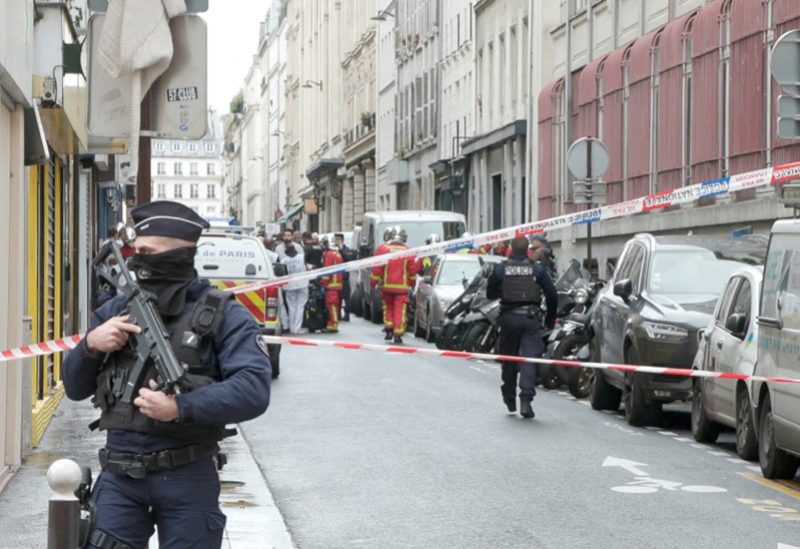 عناصر من الشرطة الفرنسية في موقع إطلاق النار
