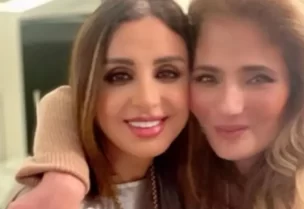 الفنانة أنغام وسط صديقاتها