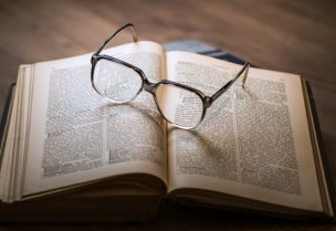 القراءة تقوي ذاكرة كبار السن