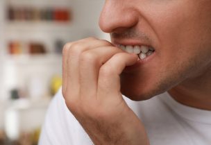 قضم الأظافر (Onychophagia) من العادات السيئة الشائعة عند الأطفال والمراهقين