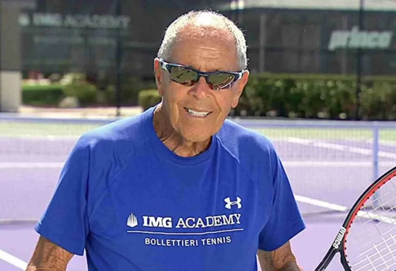 مدرب التنس الأمريكي الشهير نيك بوليتيري