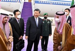 الرئيس الصيني يبدأ زيارته للسعودية