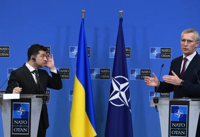 الأمين العام لحلف "الناتو" ينس ستولتنبرغ والرئيس الأوكراني فولوديمير زيلينسكي