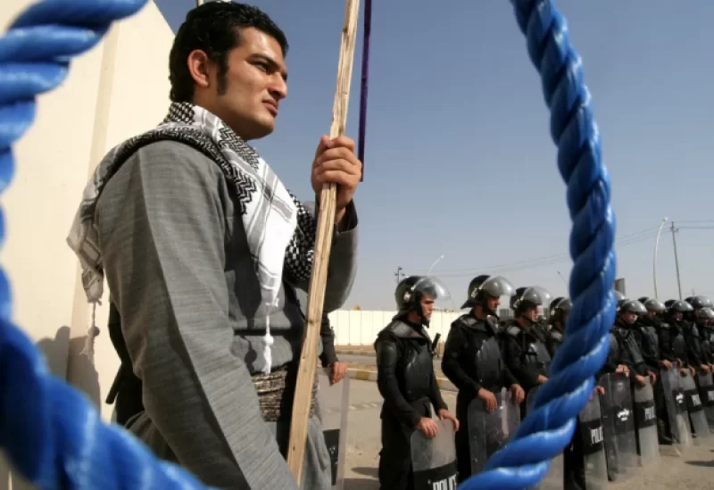 إيران تُعدم رجلين
