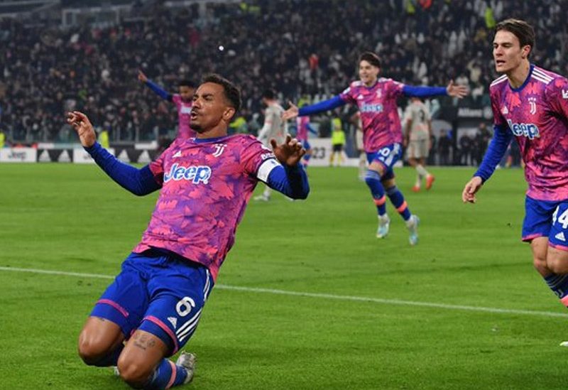 دانيلو لاعب نادي يوفنتوس