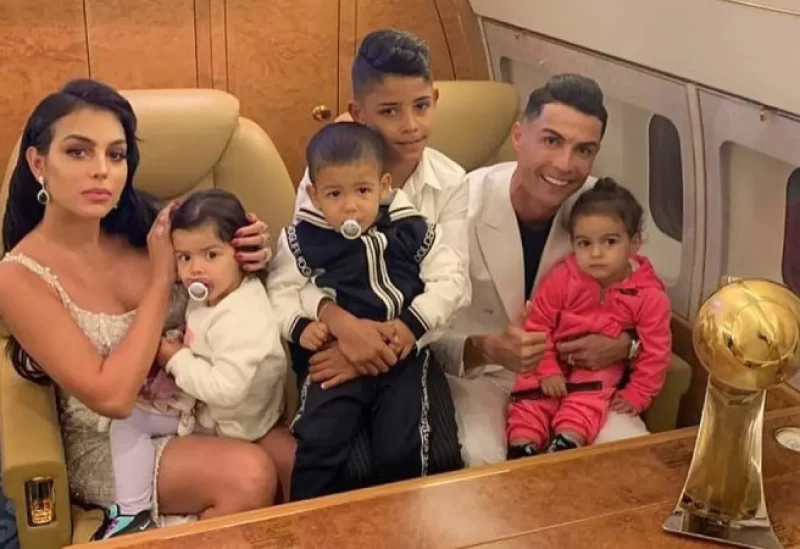 كريستيانو رونالدو وجورجينا وأطفالهما