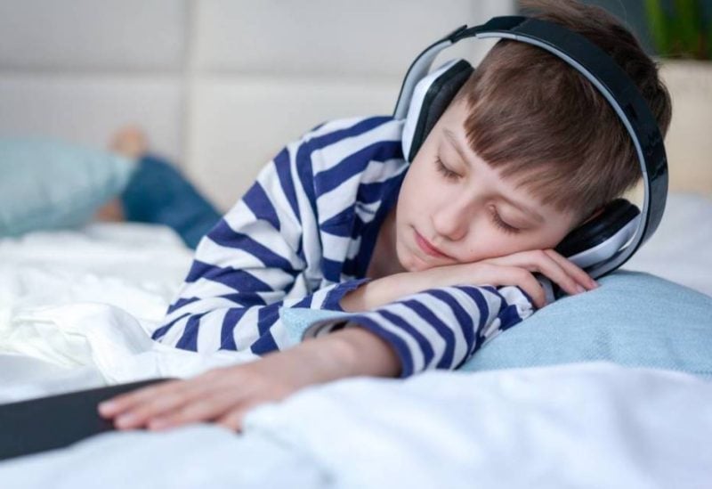 الاستماع إلى الموسيقى قد يساعد على النوم