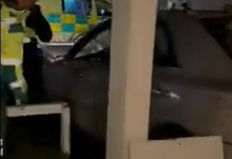 السيارة التي اقتحمت منزل العائلة اللبنانية
