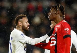 كريستوفر موريس ووه لاعب ستاد رين يتواجه مع نيمار لاعب باريس سان جيرمان
