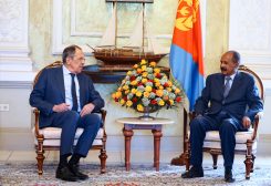 وزير الخارجية الروسي سيرغي لافروف يحضر اجتماعًا مع الرئيس الإريتري أسياس أفورقي
