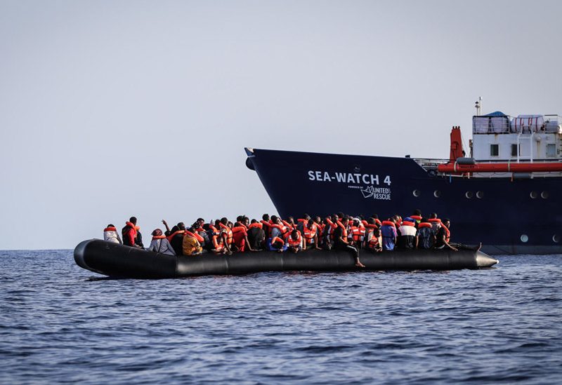 سفينة إنقاذ مهاجرين في البحر المتوسط