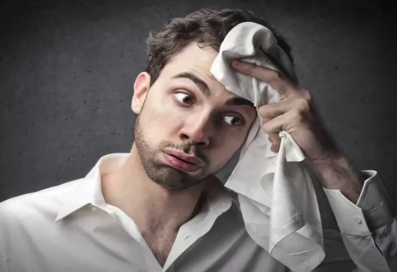 كثرة التعرق قد تكون من علامات النوبة القلبية