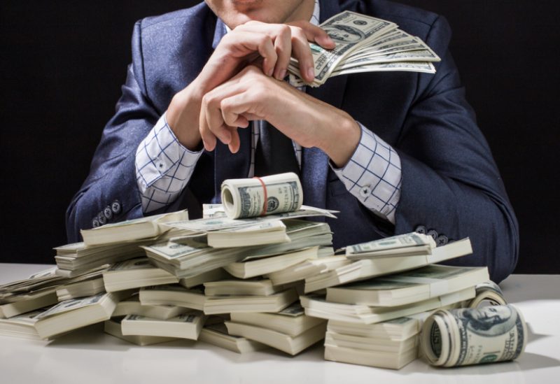 5 أشخاص ربحوا 66 مليار دولار
