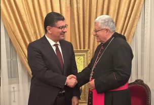 الشيخ بهاء الحريري ورئيس أساقفة أبرشية قبرص المارونية المطران سليم صفير