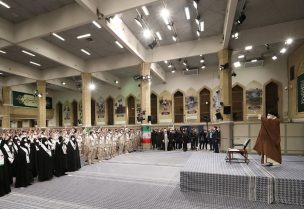 خامنئي خلال حفل لعناصر الباسيج