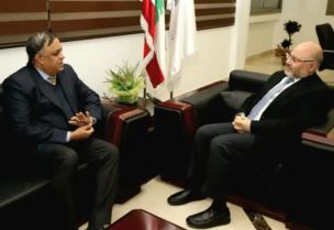 وزير الصحّة فراس الأبيض والسفير الهندي سهيل أجاز خان