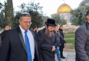 وزير الأمن الوطني الإسرائيلي الجديد اليميني المتطرف إيتمار بن غفير في مجمع المسجد الأقصى