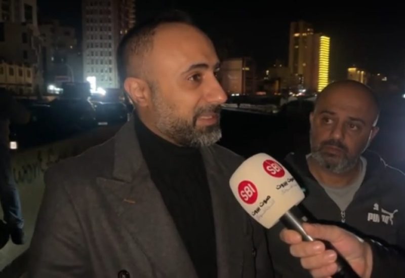 أحد السائقين العموميين