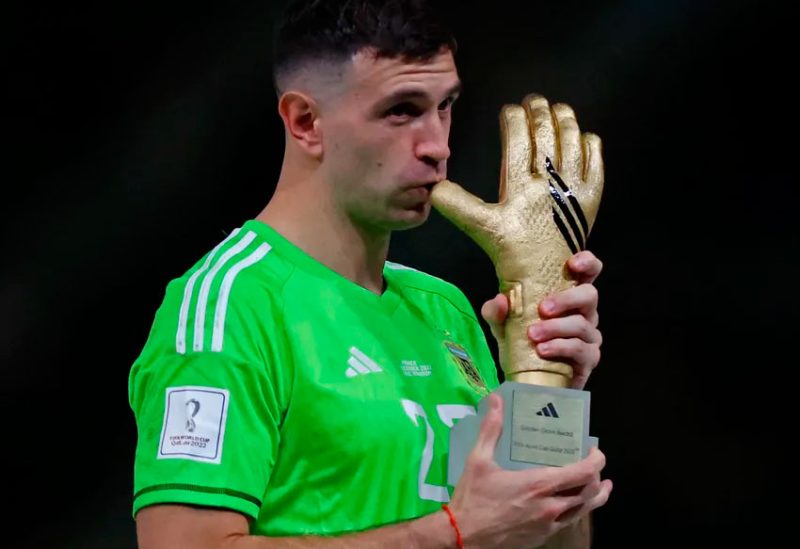 حارس مرمى منتخب الأرجنتين المثير للجدل إيمليانو مارتينيز‏