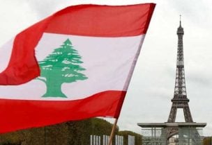 علم لبنان في العاصمة الفرنسية باريس