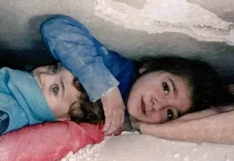 أطفال تحت الأنقاض في الزلزال المدمر