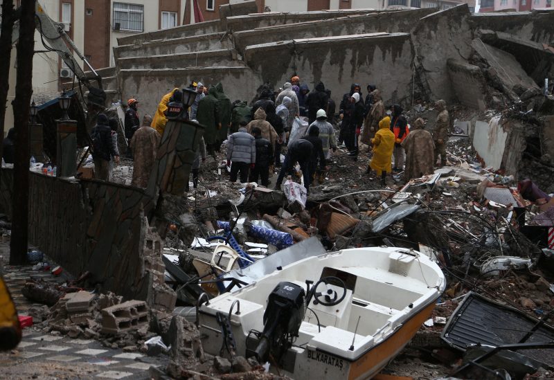 زلزال بقوة 7.9 يضرب تركيا وسوريا