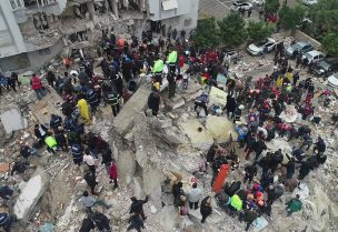 ارتفاع حصيلة ضحايا الزلزال في سوريا وتركيا