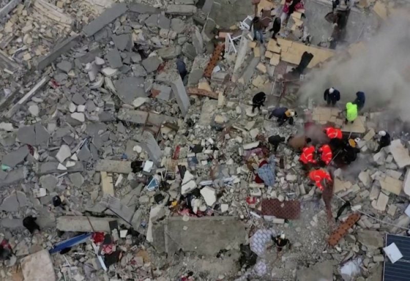 آثار الزلزال في تركيا (رويترز)