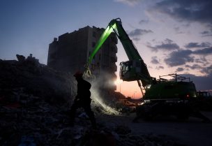 5 أيام على الزلزال المدمر- رويترز