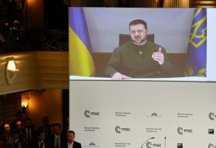 الرئيس الأوكراني فولوديمير زيلينسكي خلال كلمته في مؤتمر ميونيخ