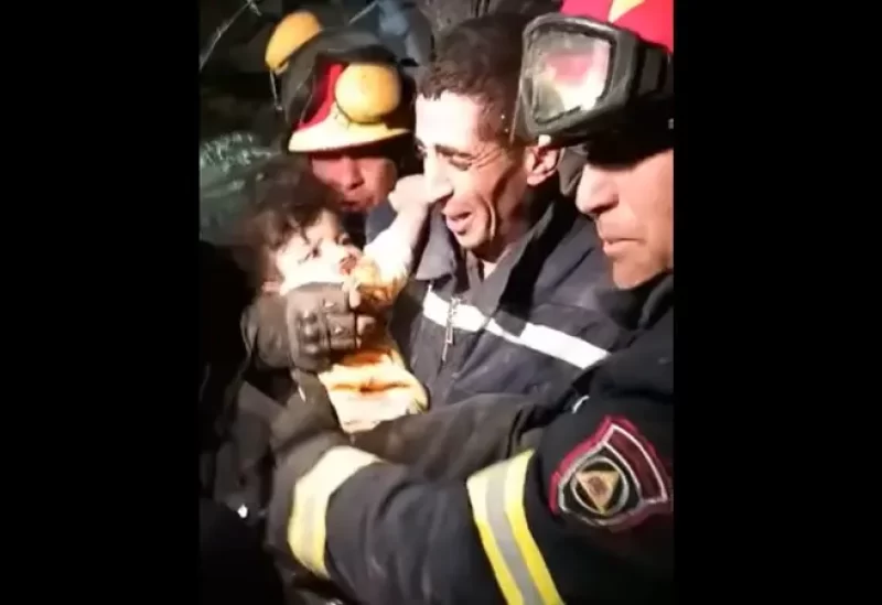 المنقذ الجزائري لحظة انتشال الطفل