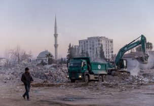 آثار الزلزال المدمر في تركيا