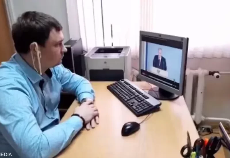 النائب الروسي خلال مشاهدته خطاب بوتين
