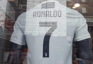 قميص رونالدو مع يوفنتوس