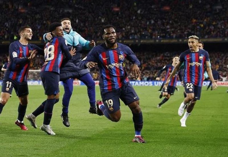 اخبار الرياضة – برشلونة يهزم 10 من لاعبي أتلتيكو ويقطع خطوة كبيرة نحو لقب الدوري