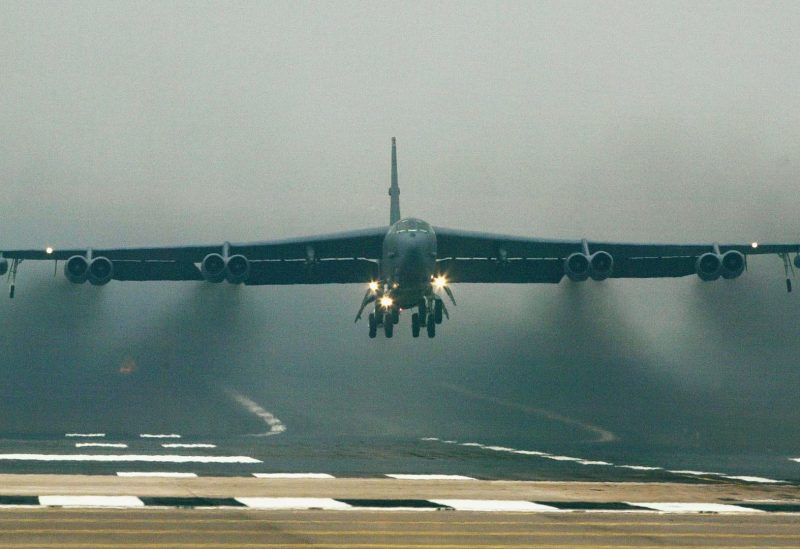 قاذفة من طراز بي-52