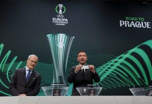 فلاديمير سميسر ةجورجيو ماركيتي خلال قرعة دور الثمانية بدوري أبطال أوروبا