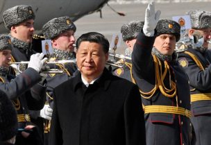 الرئيس الصيني يصل روسيا