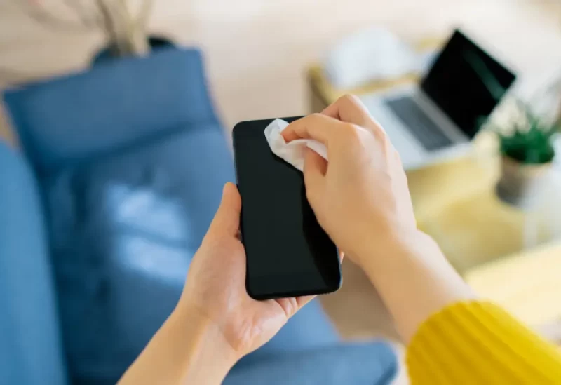 بكتيريا قاتلة على أسطح شاشات الهواتف