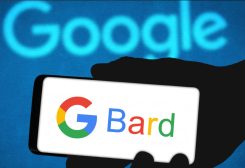غوغل تطرح روبوت الدردشة الخاص بها "bard"
