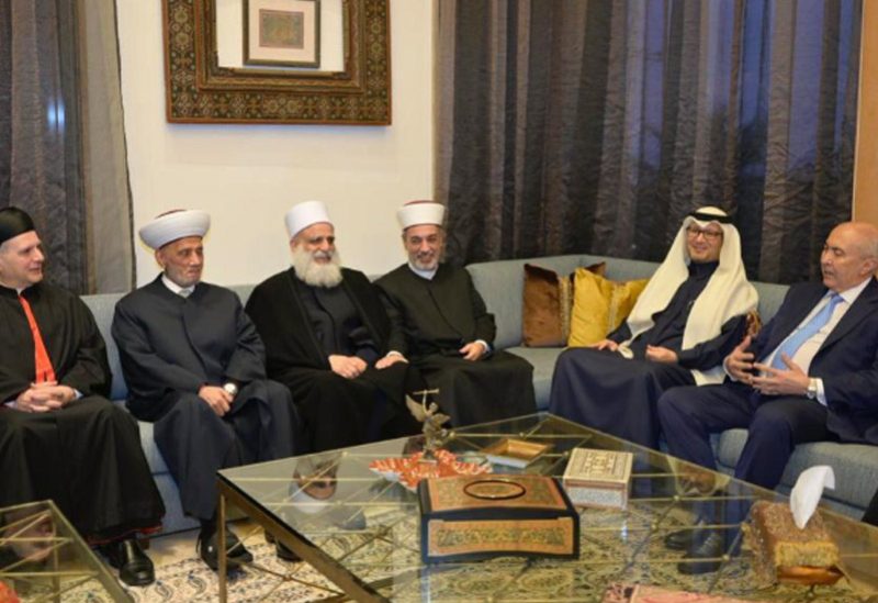النائب فؤاد مخزومي خلال استقباله مفتي الجمهورية وشيخ العقل والسفير السعودي