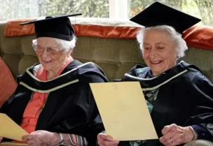 معمرتان تحصلان على الشهادة الجامعية
