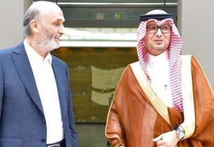 السفير السعودي وليد البخاري ورئيس حزب القوات اللبنانية سمير جعجع