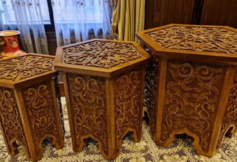مواد مخدّرة مخبأة داخل طاولات من الخشب