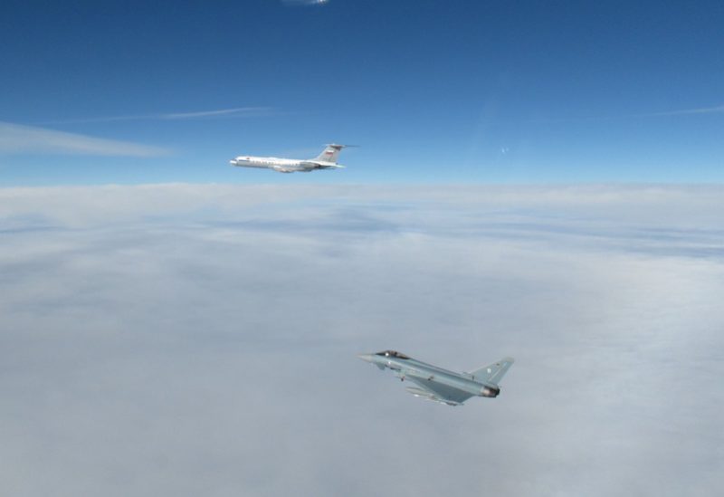 طائرة "يوروفايتر" الألمانية تعترض طائرة توبوليف تابعة للجيش الروسي من طراز Tu-134