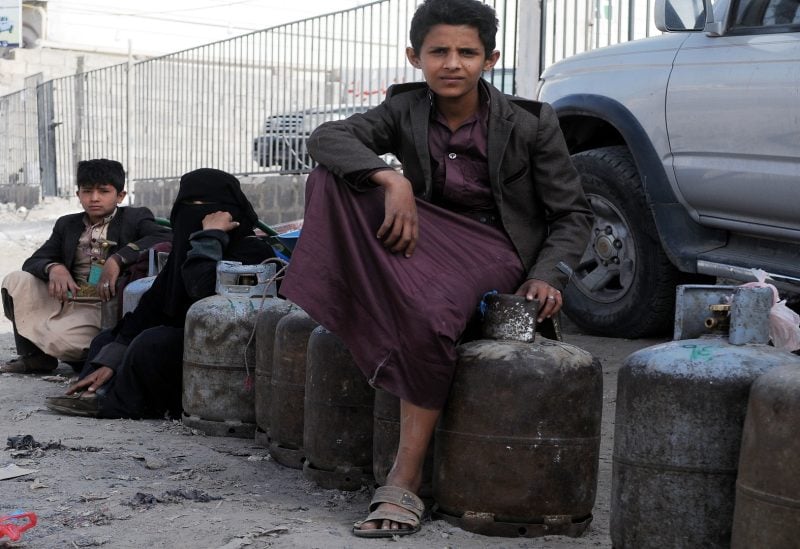 أزمة غاز الطهي تخنق اليمنيين