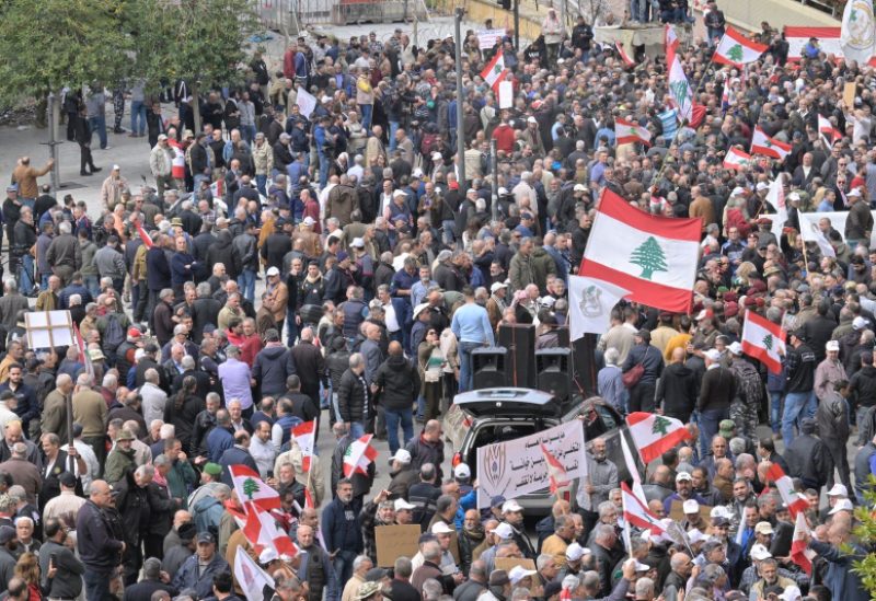 تحرّك للعسكريين المتقاعدين في ساحة رياض الصلح