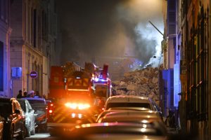 انهيار مبنى من أربعة طوابق في مدينة مرسيليا الساحليّة بجنوب فرنسا 