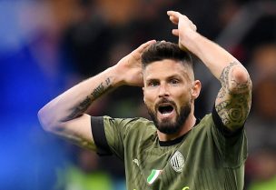 لاعب نادي ميلان "أوليفييه جيرو"
