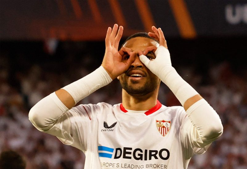 يوسف النصيري لاعب نادي إشبيلية